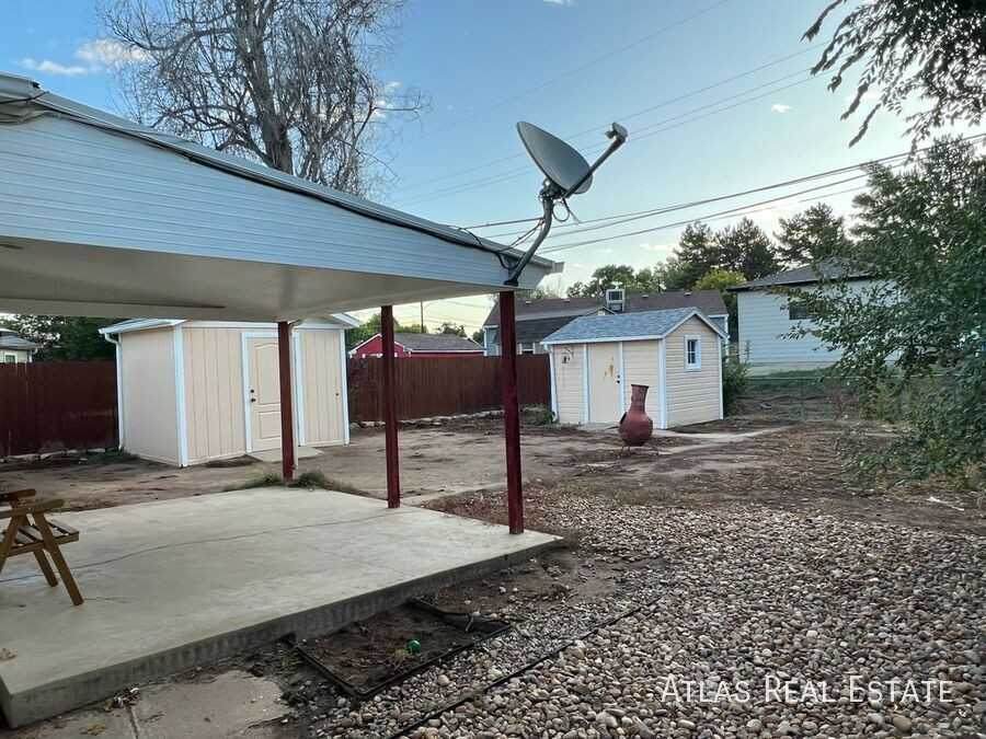 5110 S Pearl St - Photo 3 of 23