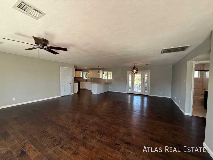 6820 E Pinchot Ave - Photo 4 of 22