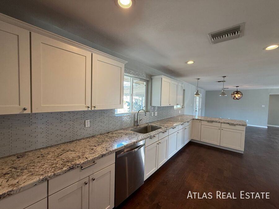 6820 E Pinchot Ave - Photo 7 of 22