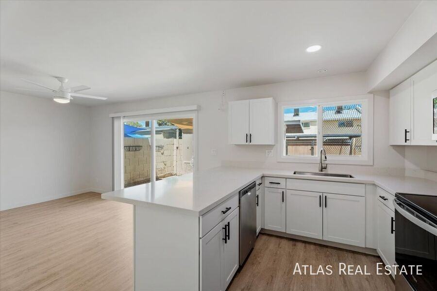 3807 S Mill Ave - Photo 3 of 32