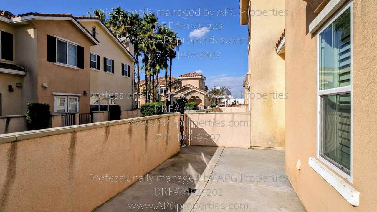 1126 N Euclid St #20 - Photo 2 of 31