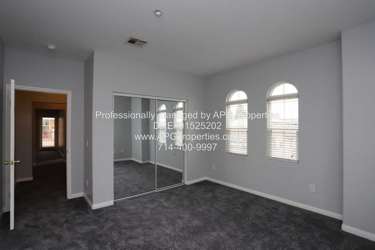 1126 N Euclid St #20 - Photo 6 of 31