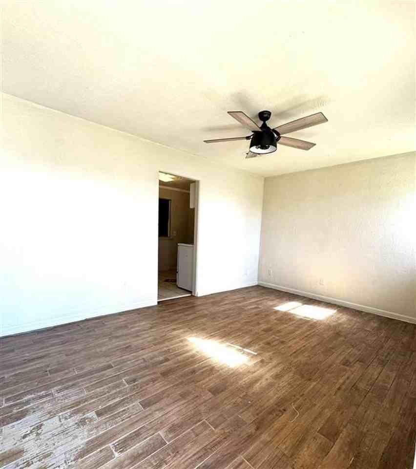 17 Northwest 25th Street - Photo 3 of 8