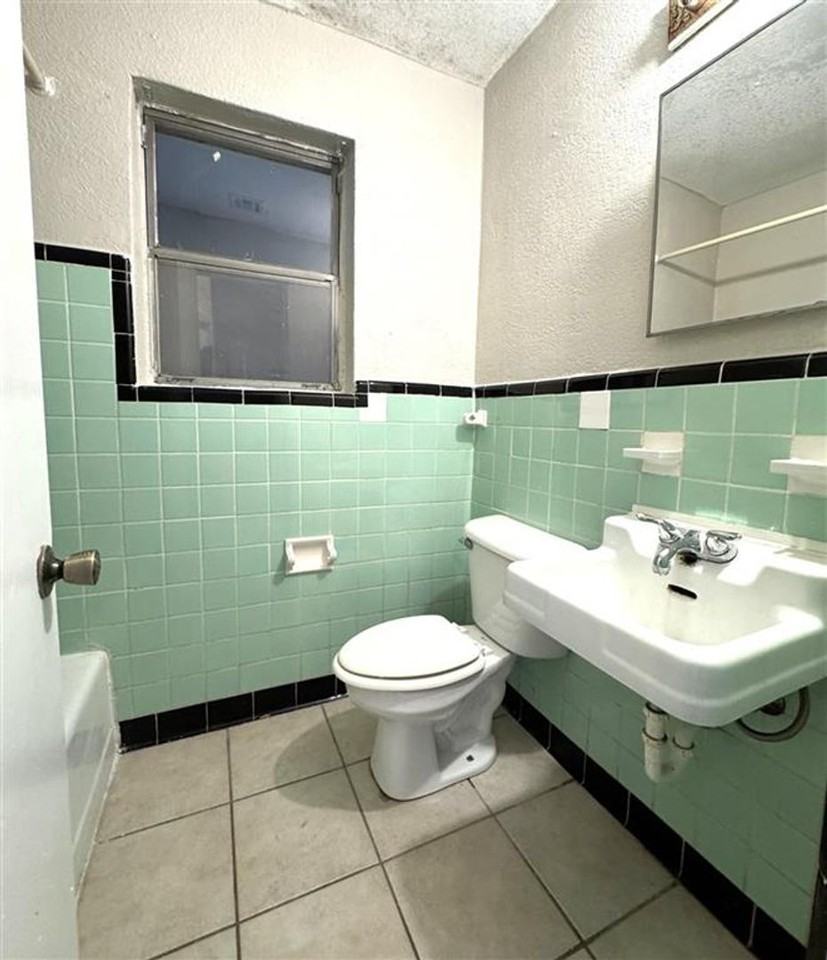 17 Northwest 25th Street - Photo 6 of 8