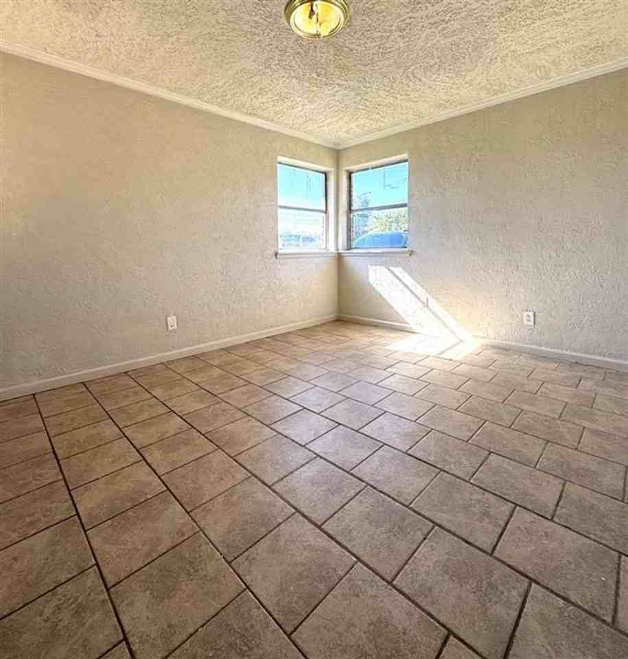 17 Northwest 25th Street - Photo 7 of 8