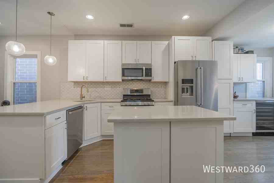 2344 North Oakley Avenue #2 - Photo 3 of 21