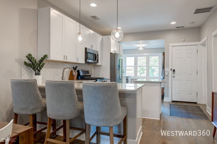 2344 North Oakley Avenue #2 - Photo 4 of 21