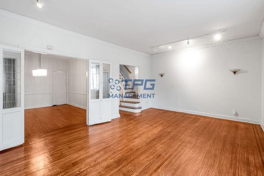 121 Bentley Ave - Photo 2 of 25