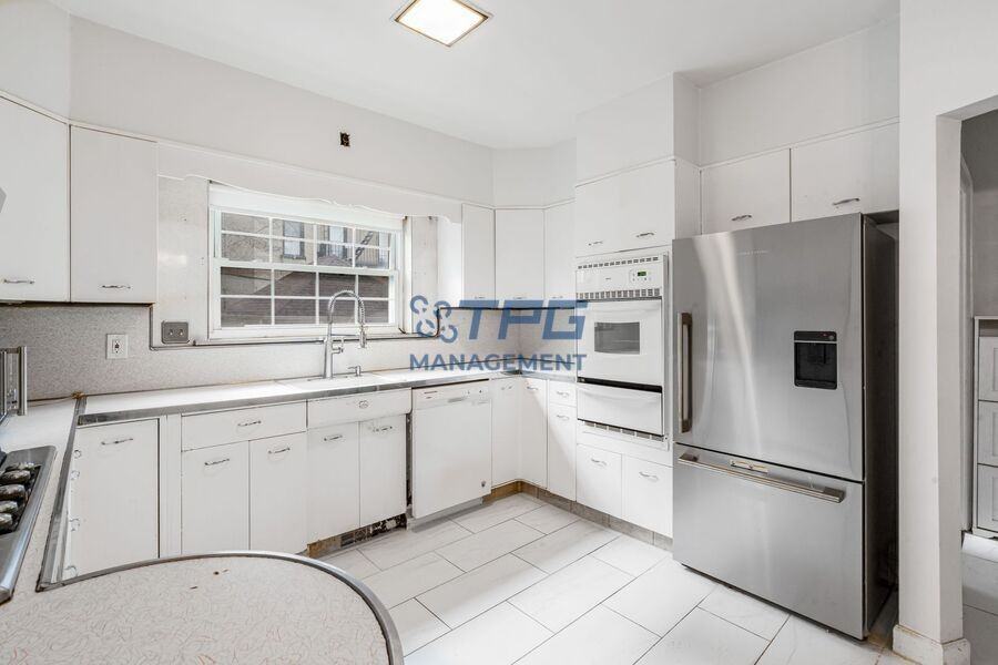 121 Bentley Ave - Photo 7 of 25