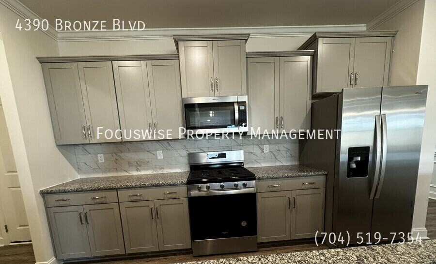 4390 Bronze Boulevard - Photo 3 of 47