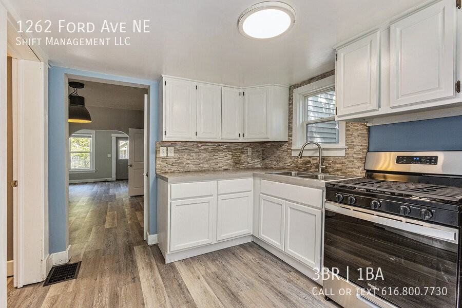 1262 Ford Avenue Northeast - Photo 4 of 16