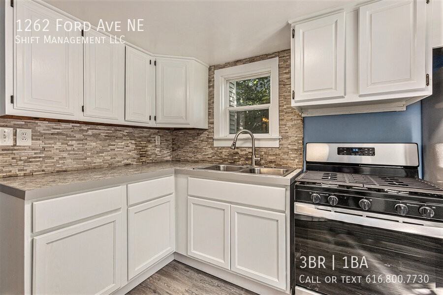 1262 Ford Avenue Northeast - Photo 5 of 16