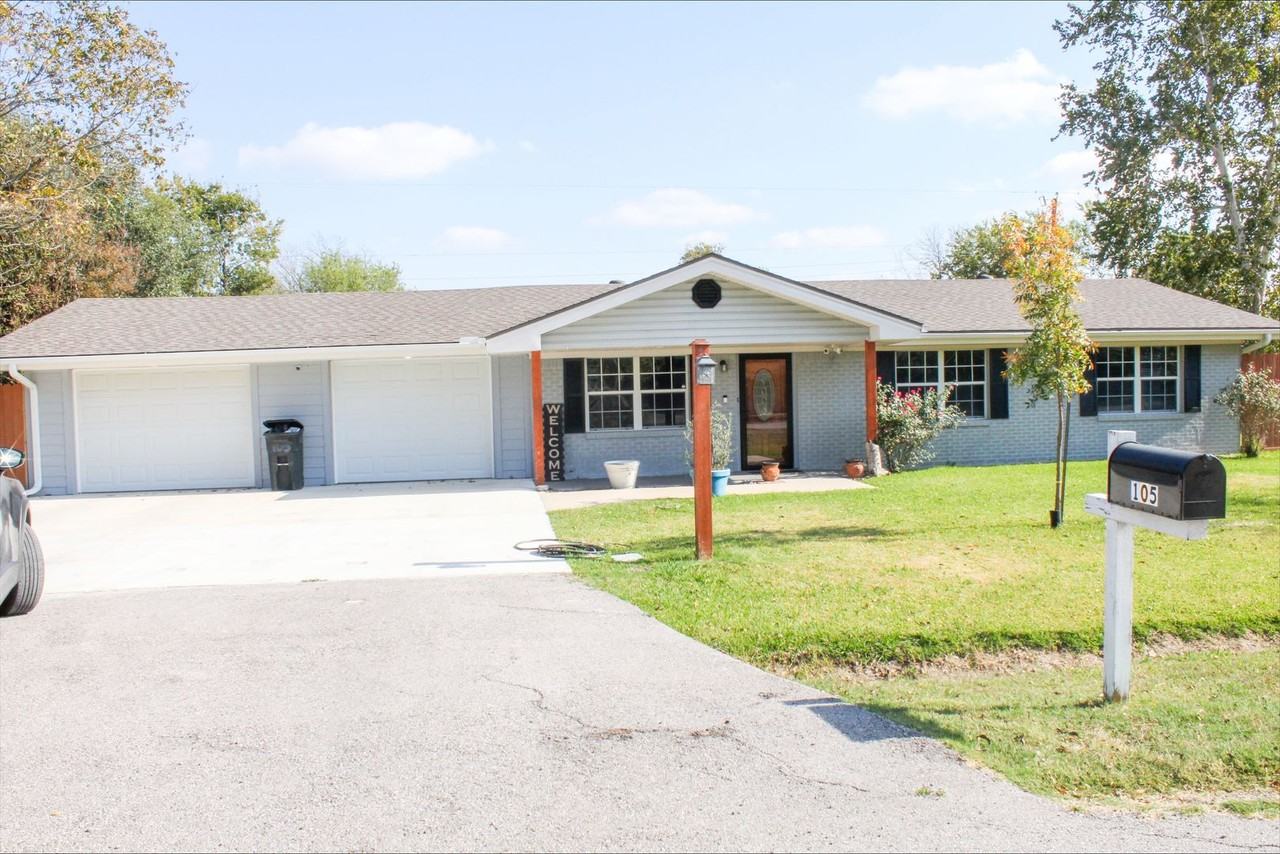 105 N 1st St - Photo 2 of 20