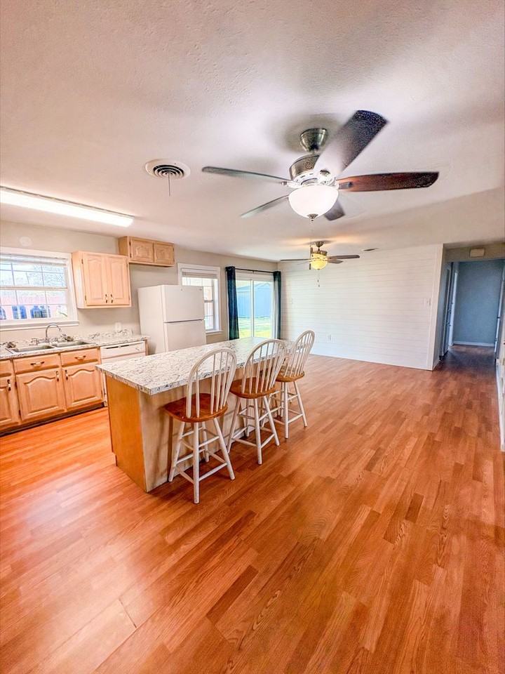 105 N 1st St - Photo 6 of 20