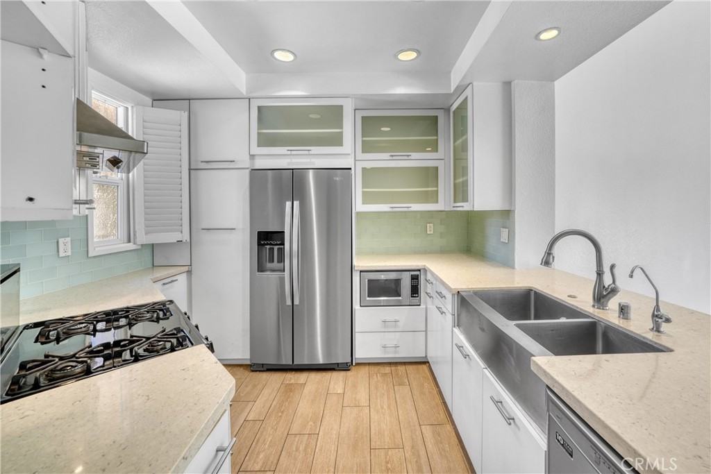 2000 Pacific Coast Hwy