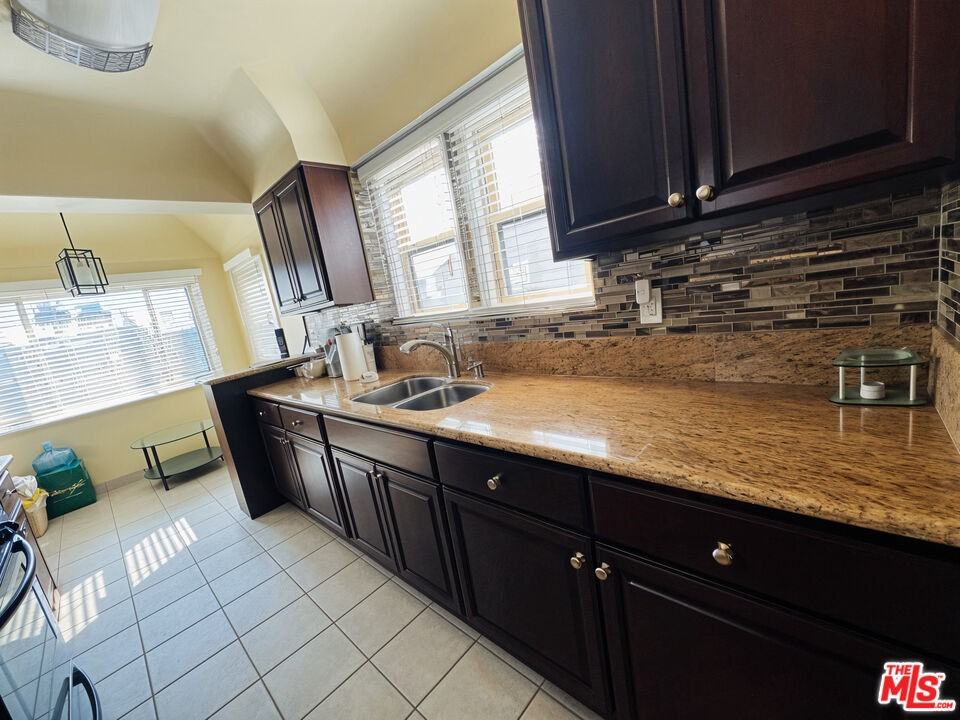 1303 South Rimpau Boulevard #1303 - Photo 3 of 8