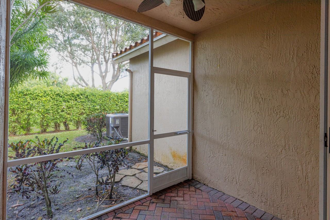 6420 Park Lake Cir #6420 - Photo 7 of 32