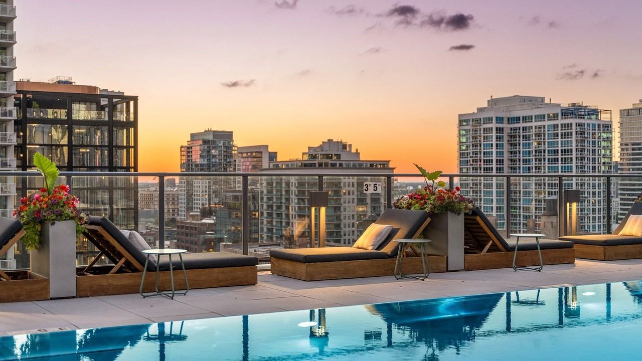 Marlowe - Photo 4 of 38