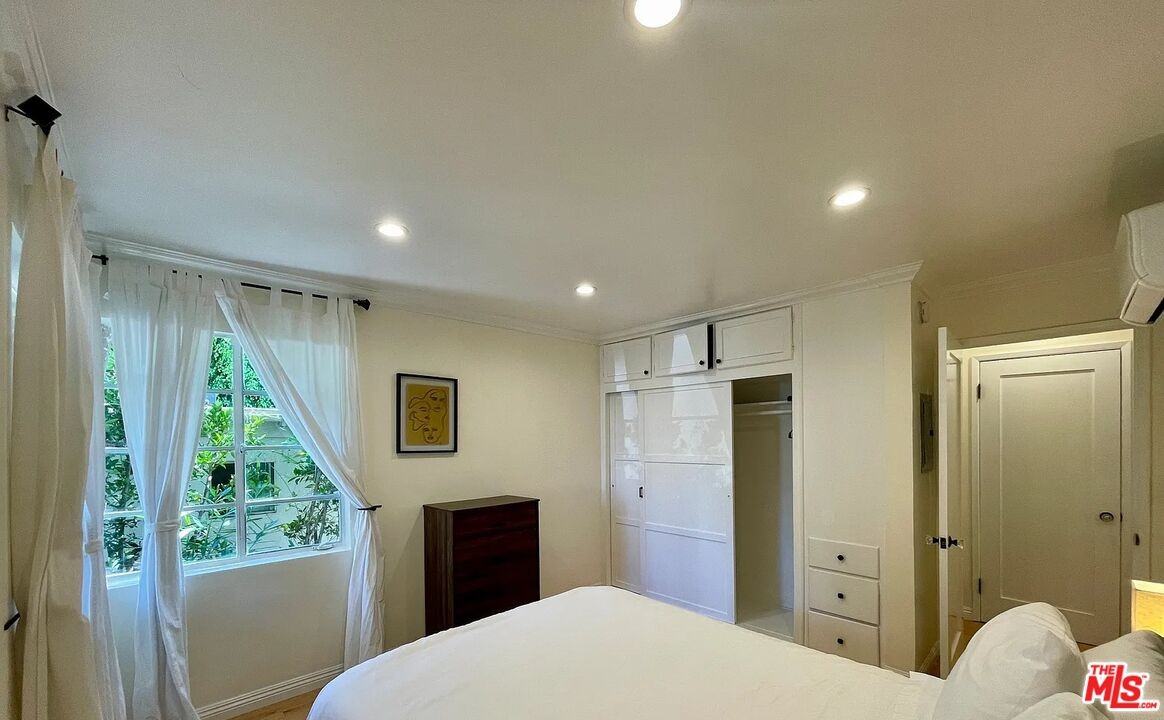 1212 10th St #1212-2 - Photo 5 of 36