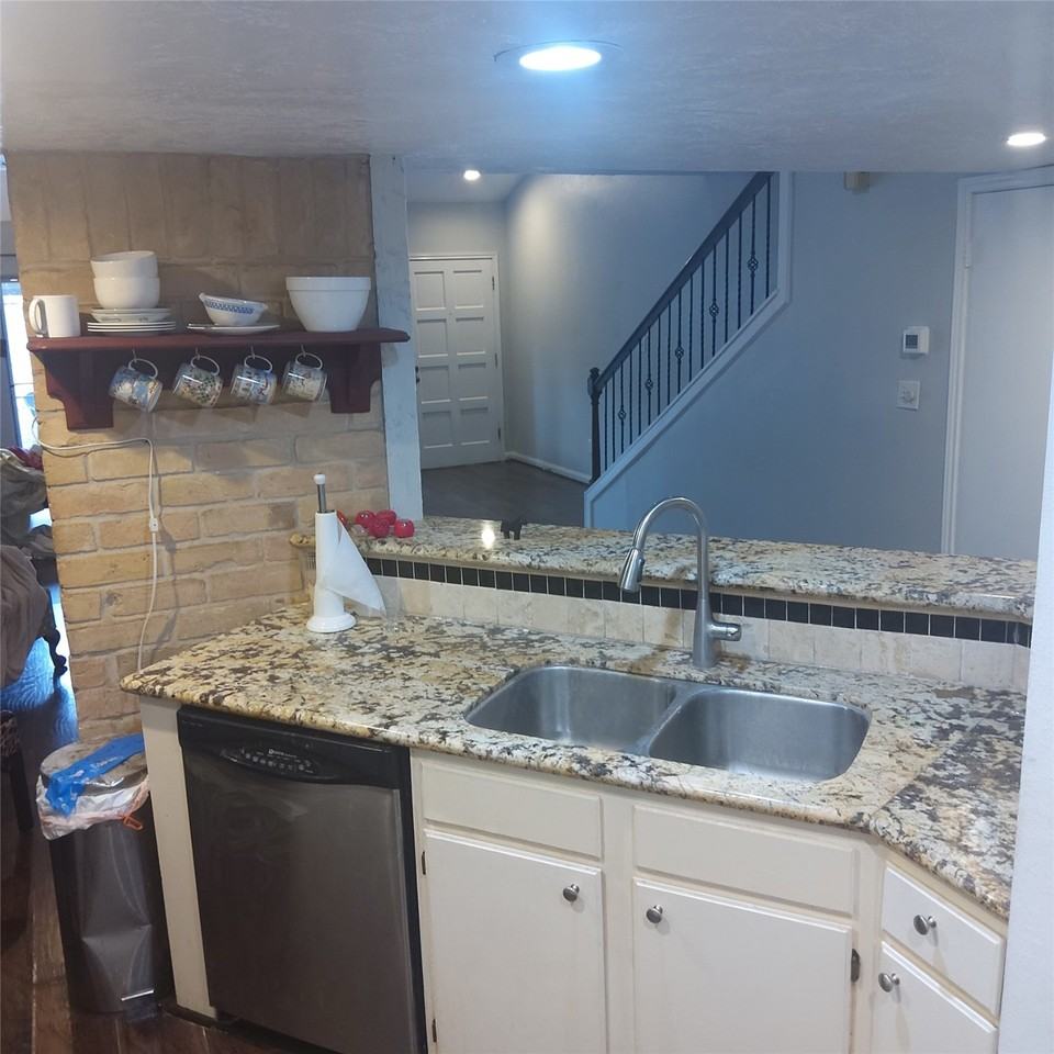 726 Country Place Drive #726C - Photo 3 of 43