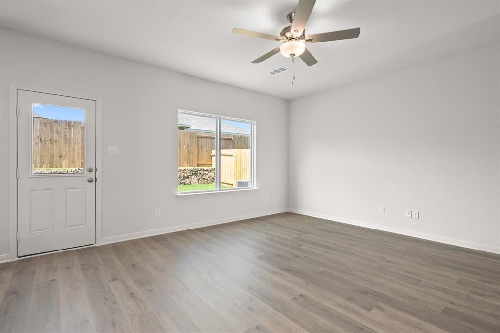 521-a D A D Crain Street #521 - Photo 5 of 8