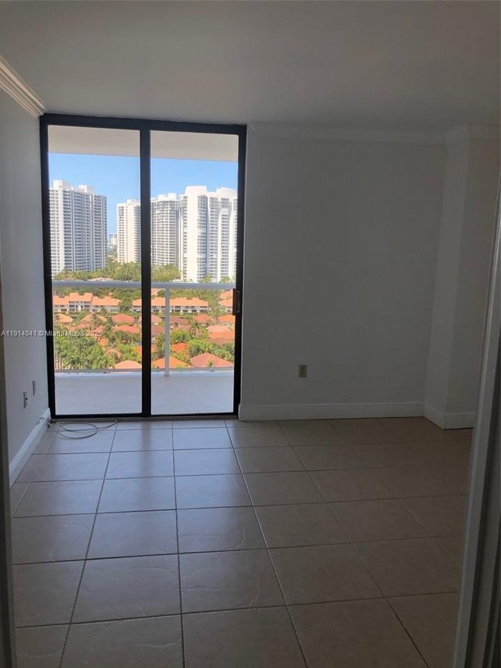 Aventura Blvd #3701-1901 - Photo 7 of 13