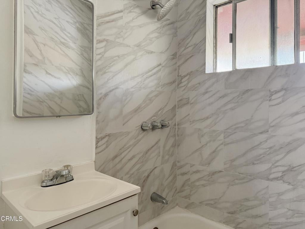 2729 Glassell St #2729-4 - Photo 5 of 8