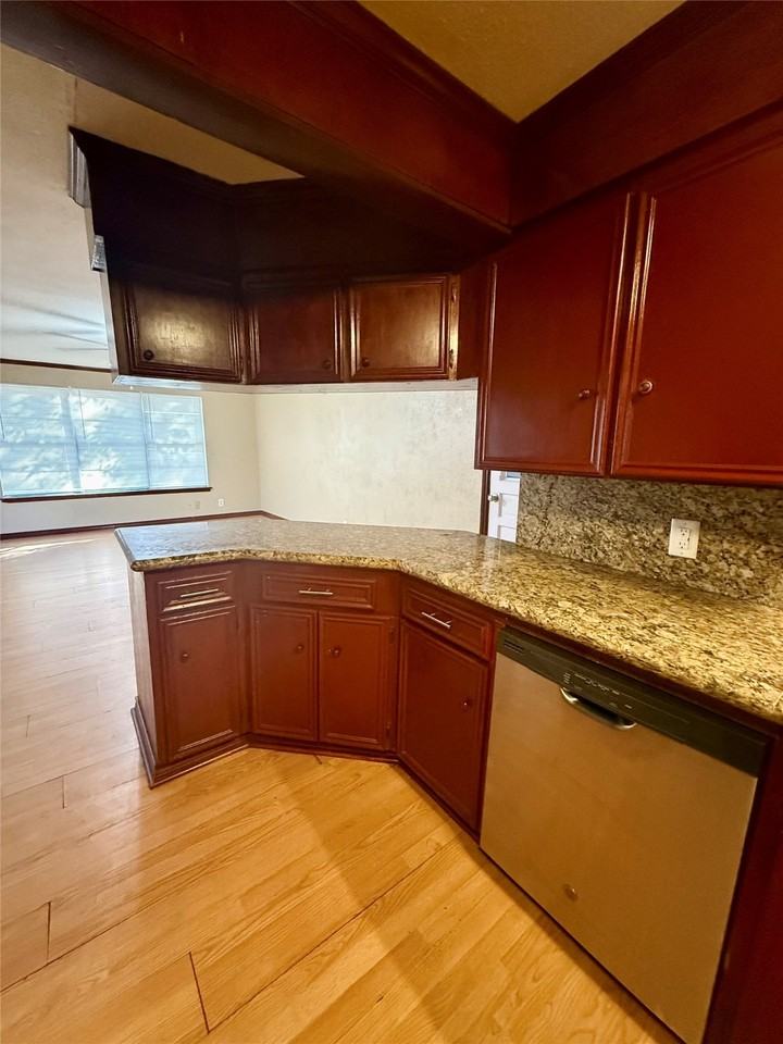 4614 44th St #4614 - Photo 3 of 16