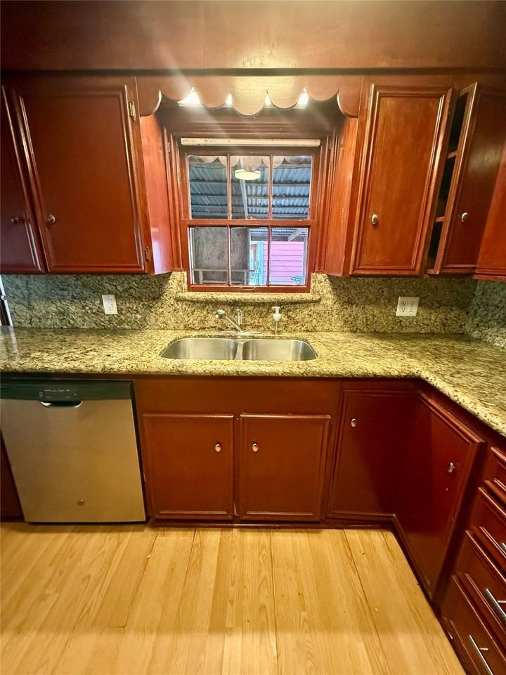 4614 44th St #4614 - Photo 5 of 16