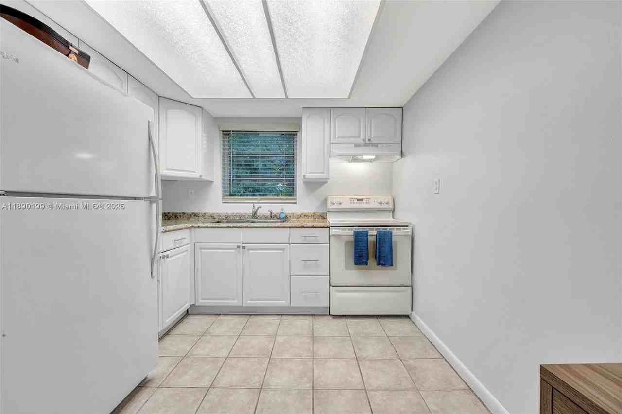 1129 Pebble Beach Lane #1129-6 - Photo 7 of 31