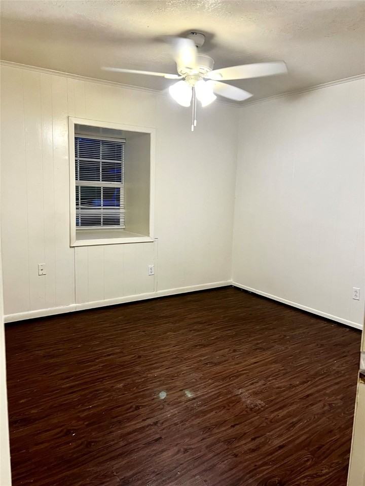 1014 East 23rd Street #1014-2 - Photo 3 of 12