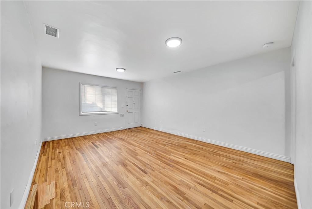 14233 1/2 Sylvan St #14233 - Photo 2 of 15