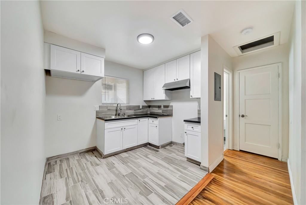 14233 1/2 Sylvan St #14233 - Photo 7 of 15