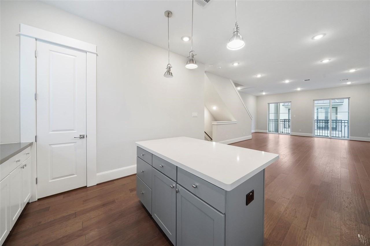 1268 N Post Oak Rd #1268A - Photo 4 of 32