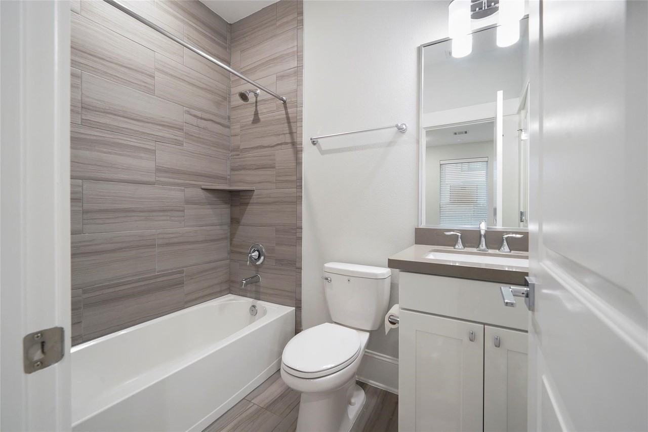 1268 N Post Oak Rd #1268A - Photo 5 of 32