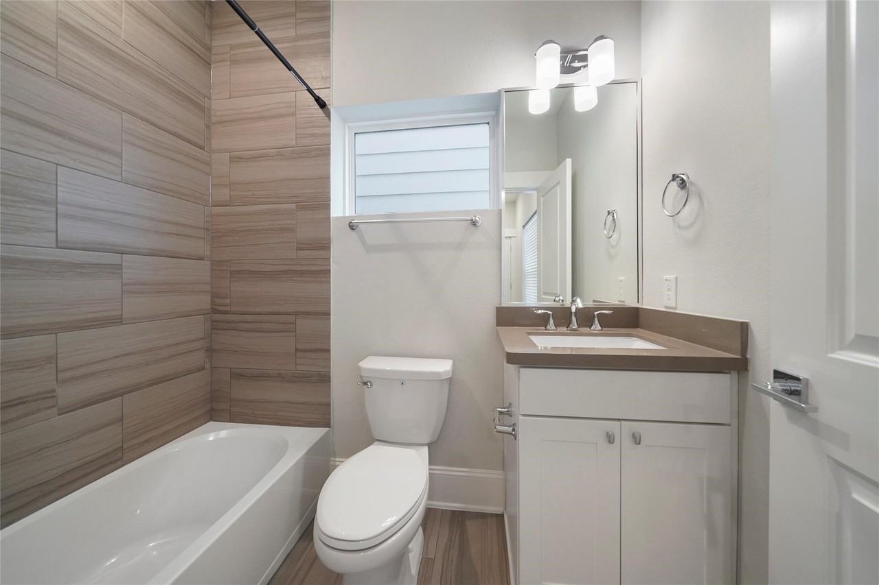 1268 N Post Oak Rd #1268A - Photo 7 of 32