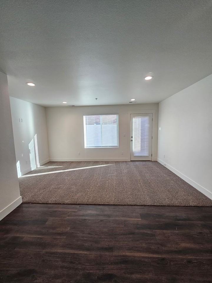 211 E 6th Ave - Photo 3 of 13