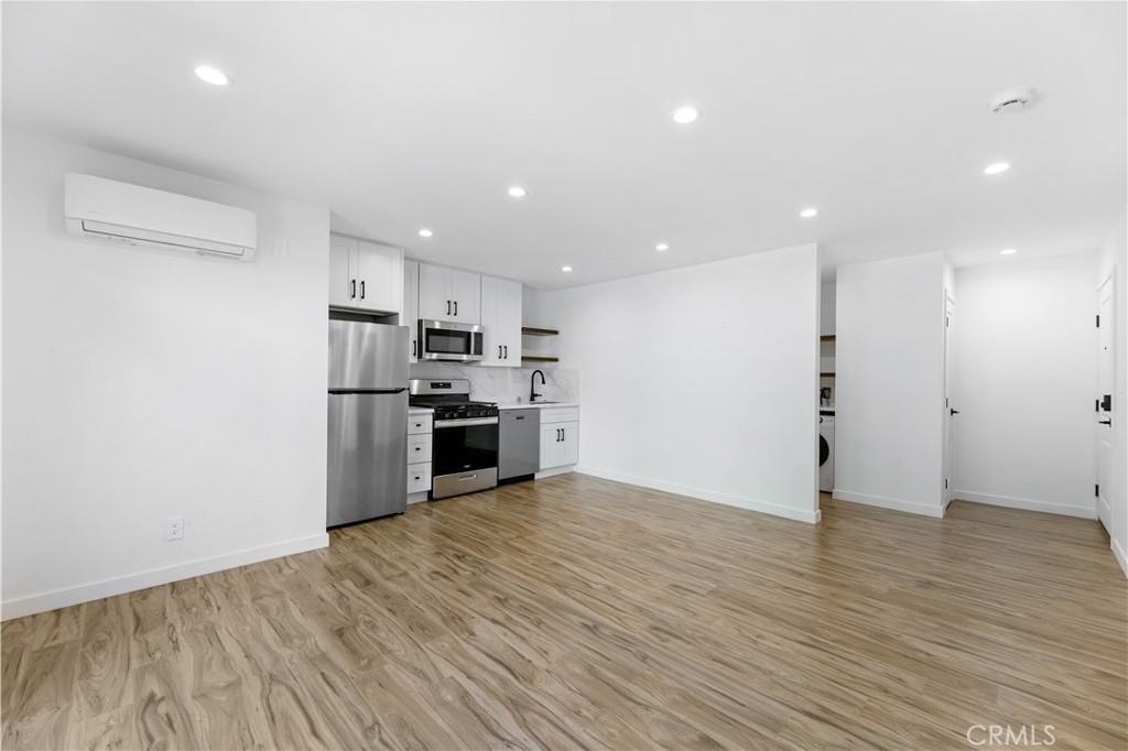 742 South Stanley Avenue #742 - Photo 3 of 33