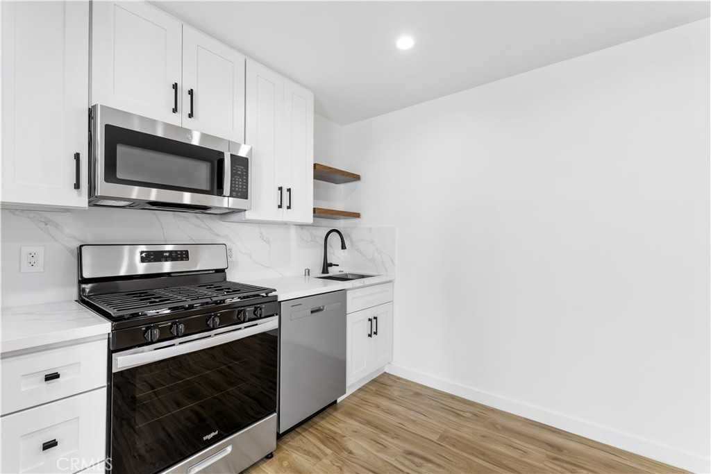 742 South Stanley Avenue #742 - Photo 4 of 33