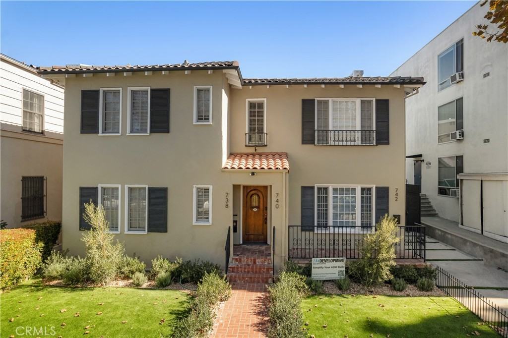 742 South Stanley Avenue #742 - Photo 5 of 33