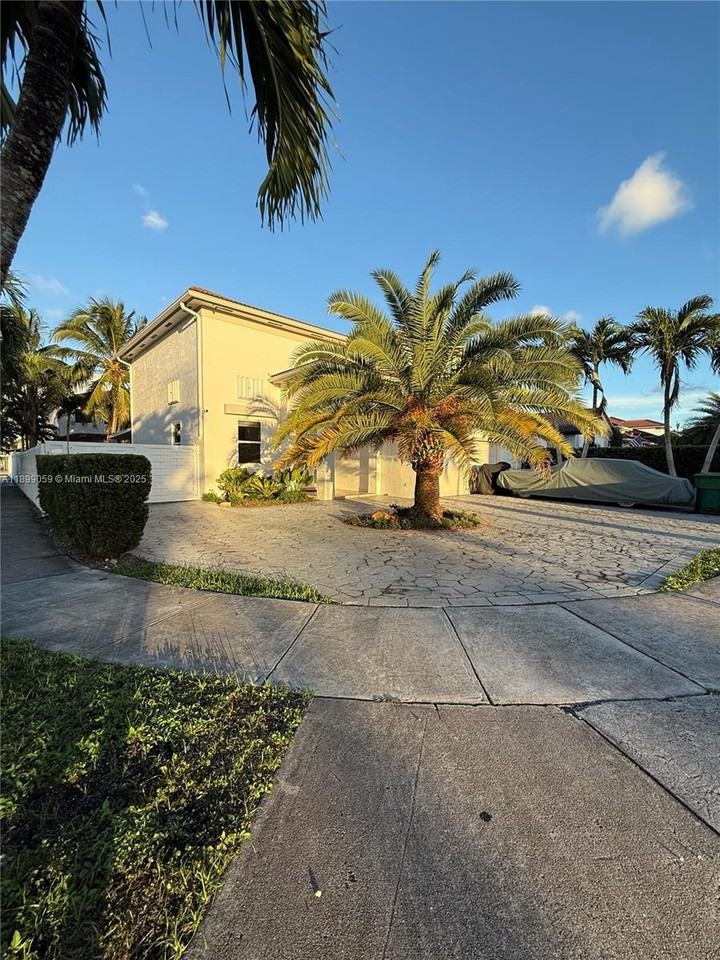 2807 Southwest 145th Avenue #2807-2807 - Photo 2 of 30