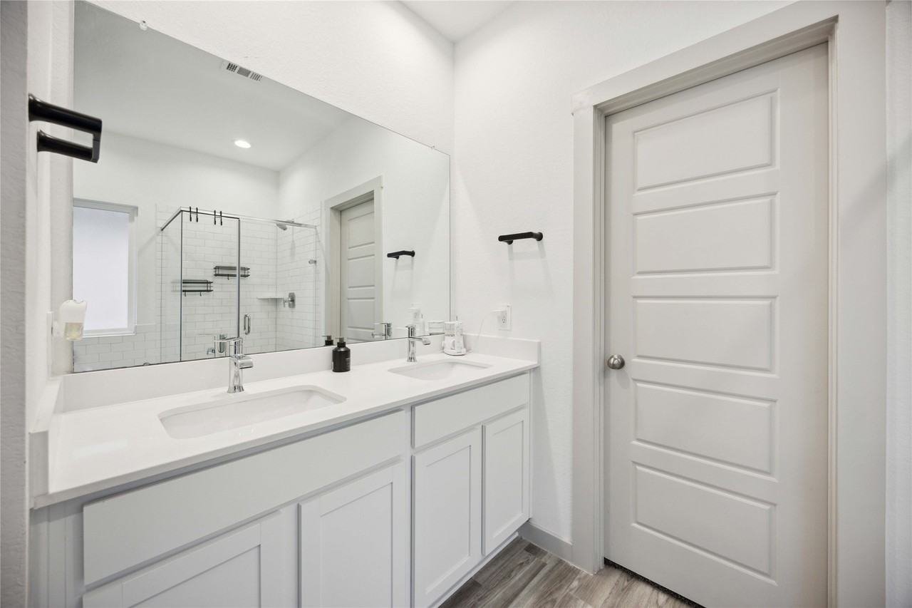 303 William Lane #303