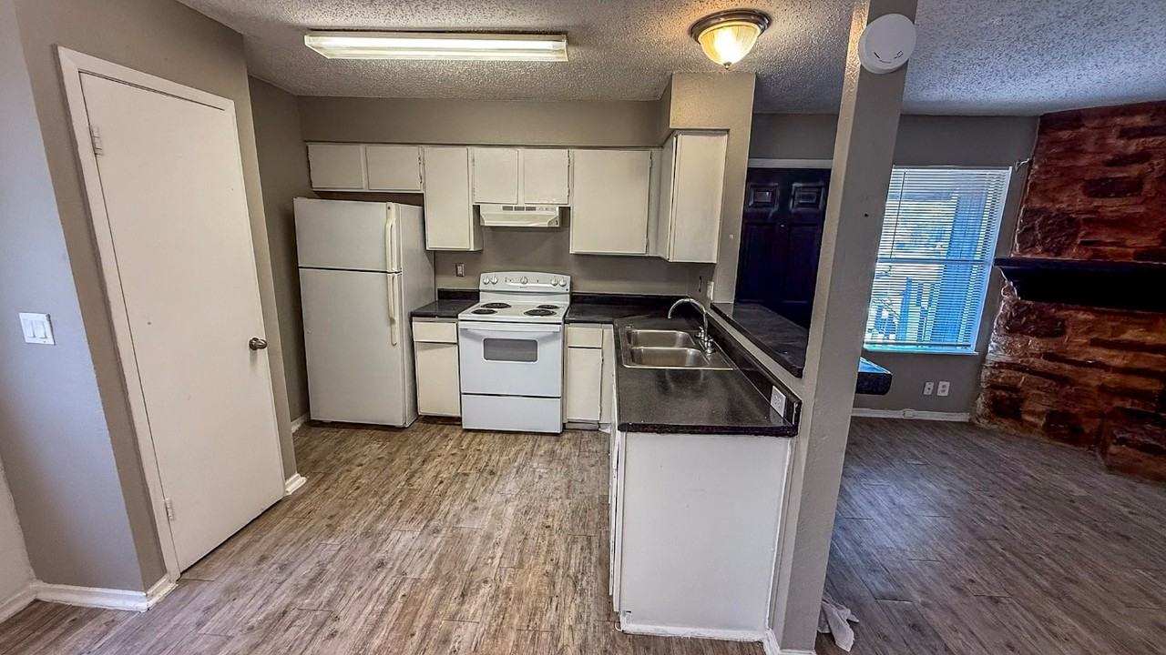 501 Hardin Court #501D - Photo 3 of 13