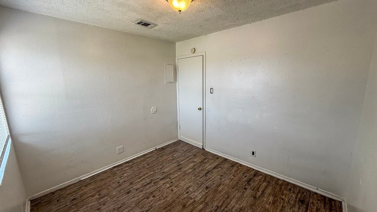 501 Hardin Court #501D - Photo 4 of 13