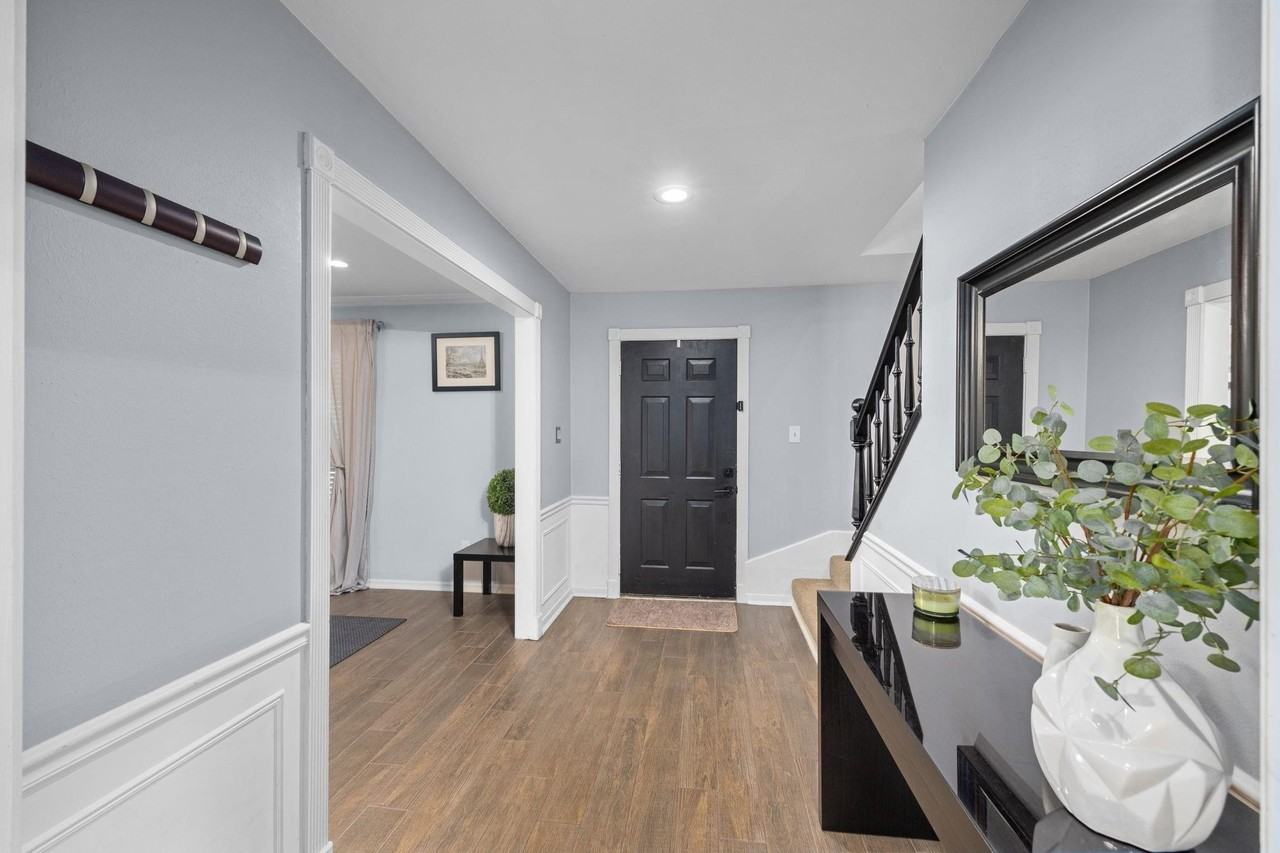 827 Thicket Lane #827 - Photo 2 of 31