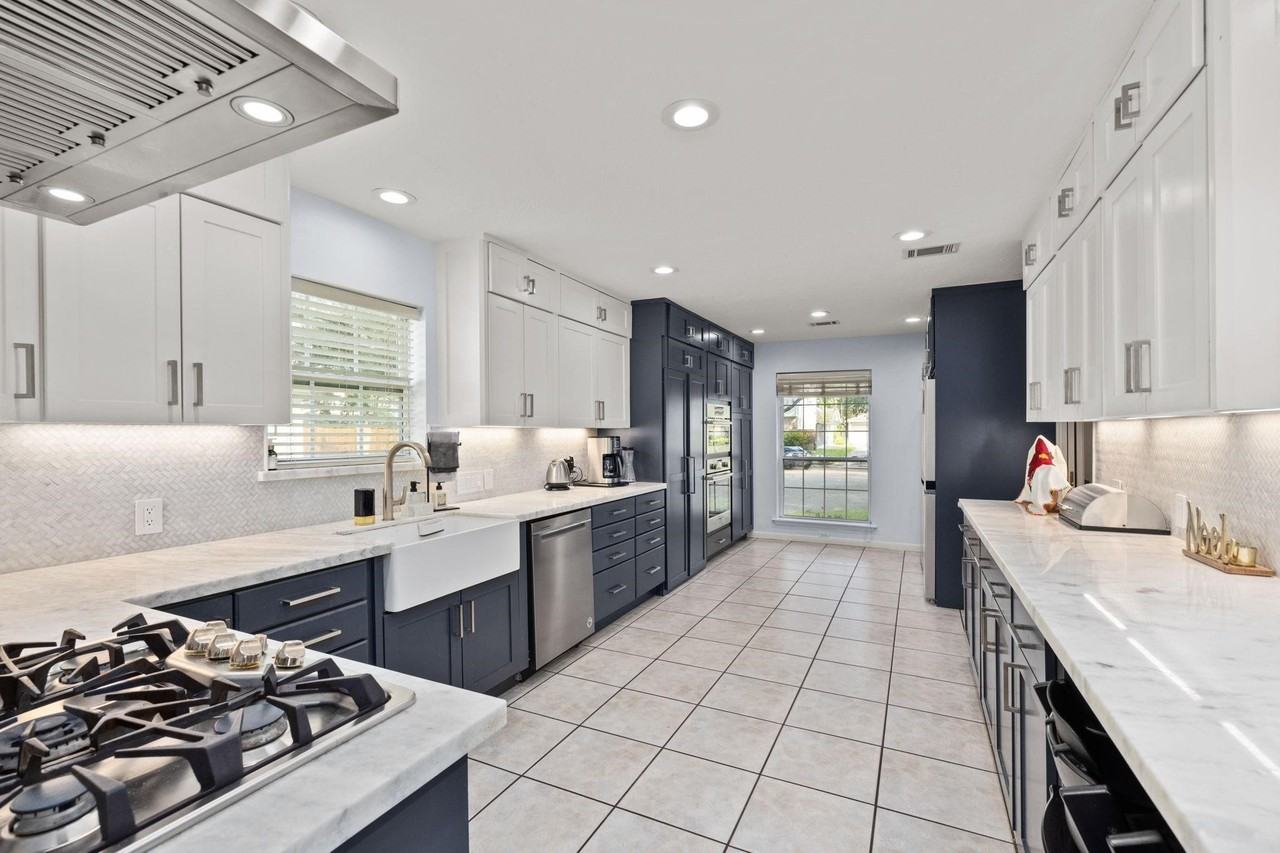 827 Thicket Lane #827 - Photo 3 of 31