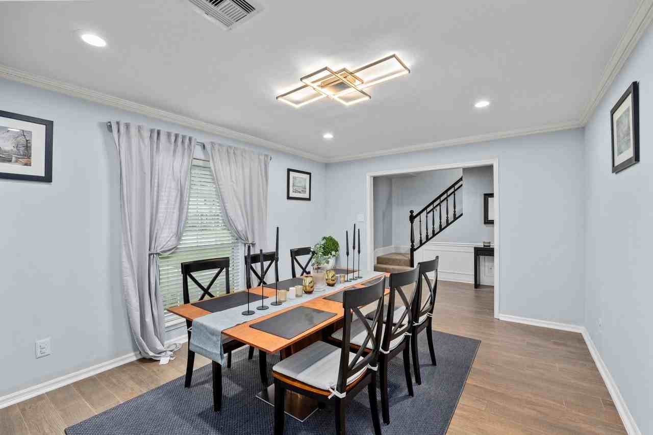 827 Thicket Lane #827 - Photo 4 of 31