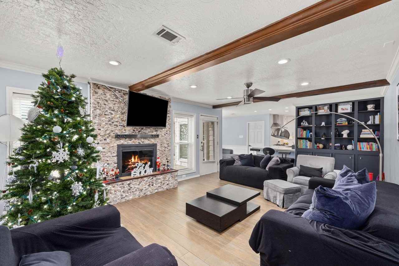 827 Thicket Lane #827 - Photo 6 of 31