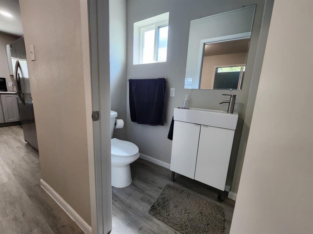 511 Oakwood Ln #511-511 - Photo 3 of 25