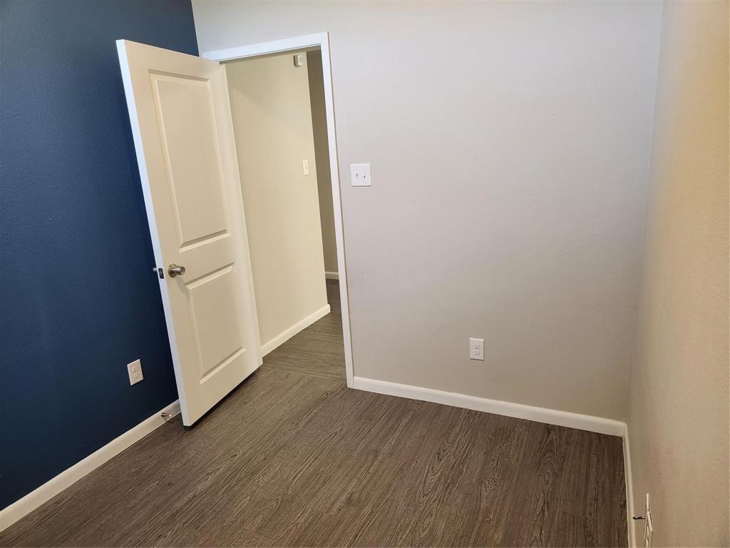 511 Oakwood Ln #511-511 - Photo 4 of 25